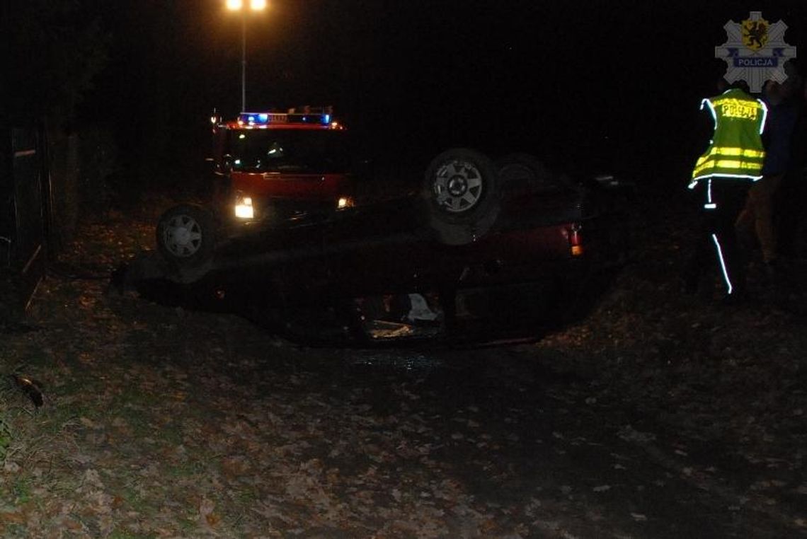 Miał 3,5 promila! Dachował, uderzył w drzewo i ogrodzenie