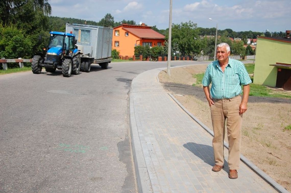 Mieszkańcy Nicponi mają chodnik Mieszkańcy Nicponi mają chodnik