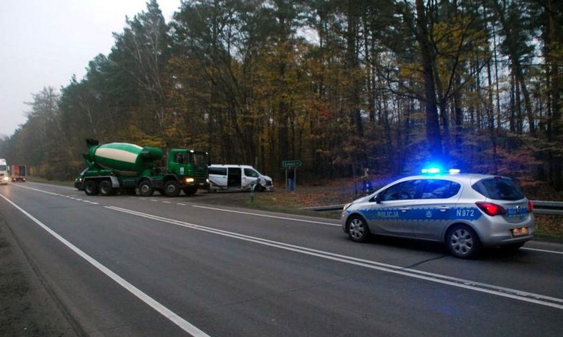 Mieszkaniec naszego powiatu "zaszalał" pod Czerskiem. Wyprzedzanie na podwójnej ciągłej i zderzenie... Mieszkaniec naszego powiatu "zaszalał" pod Czerskiem. Wyprzedzanie na podwójnej ciągłej i zderzenie...