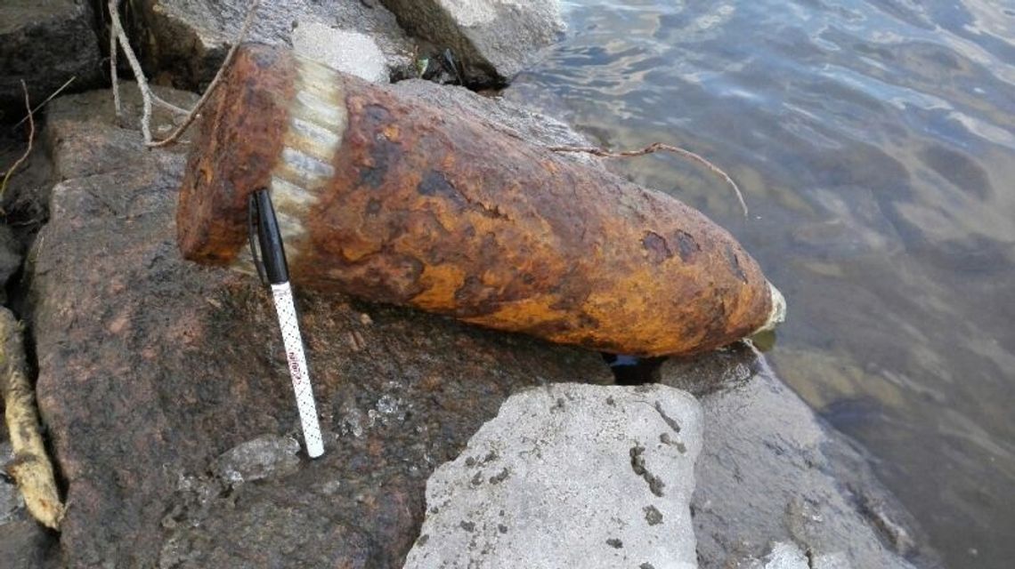 Mieszkaniec znalazł w Wiśle 50-centymetrowy pocisk!