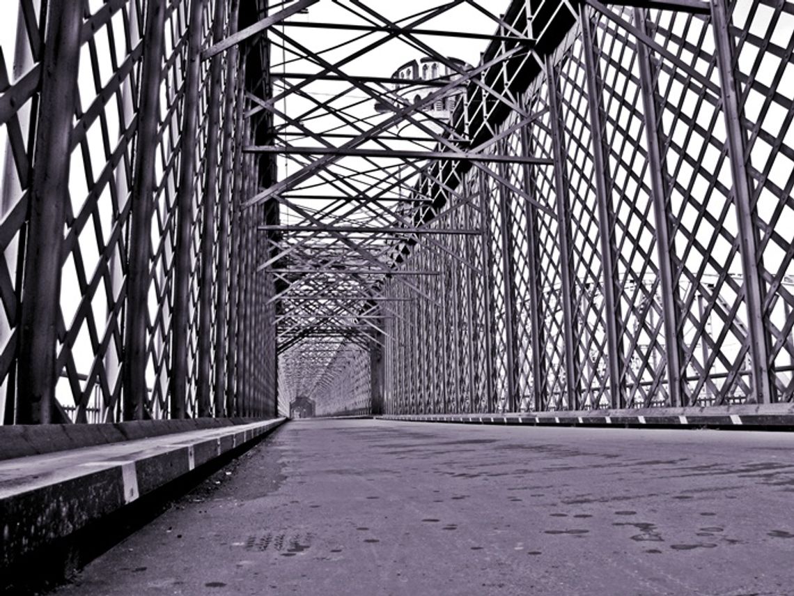 Miłośnicy mostu: „Zgroza i kuriozum” Miłośnicy mostu: „Zgroza i kuriozum”