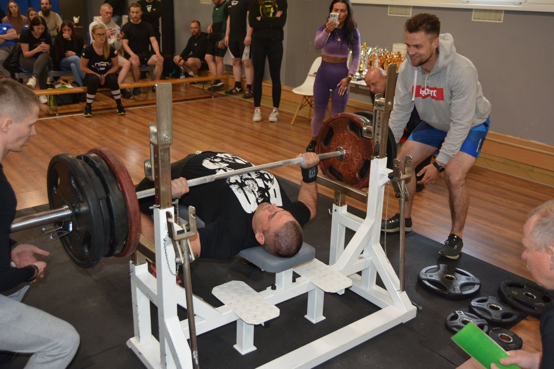 Mistrzowie Tczewa w wyciskaniu na klatę. 200 kg dźwignął Krystian Liebrecht! 