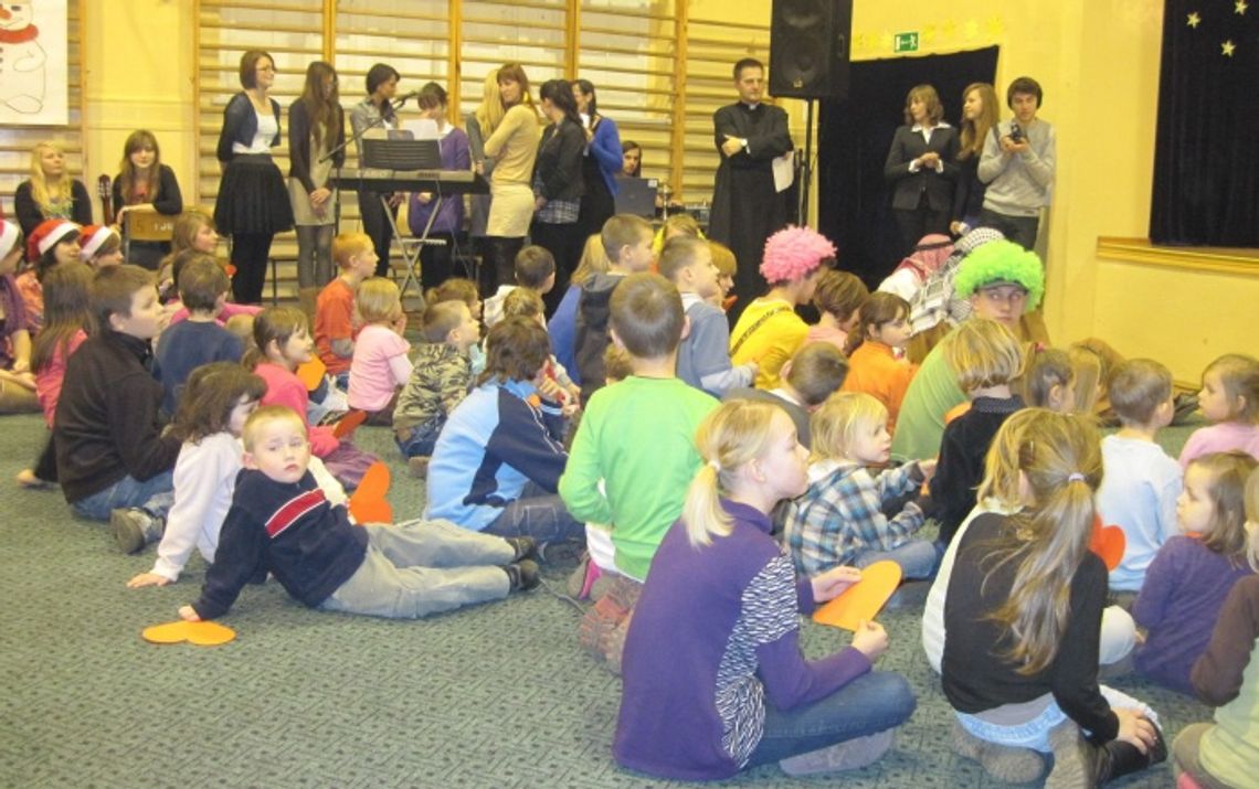 Młodzież dla rodzin ze Starego Miasta - wigilia i paczki dla 100 osób Młodzież dla rodzin ze Starego Miasta - wigilia i paczki dla 100 osób