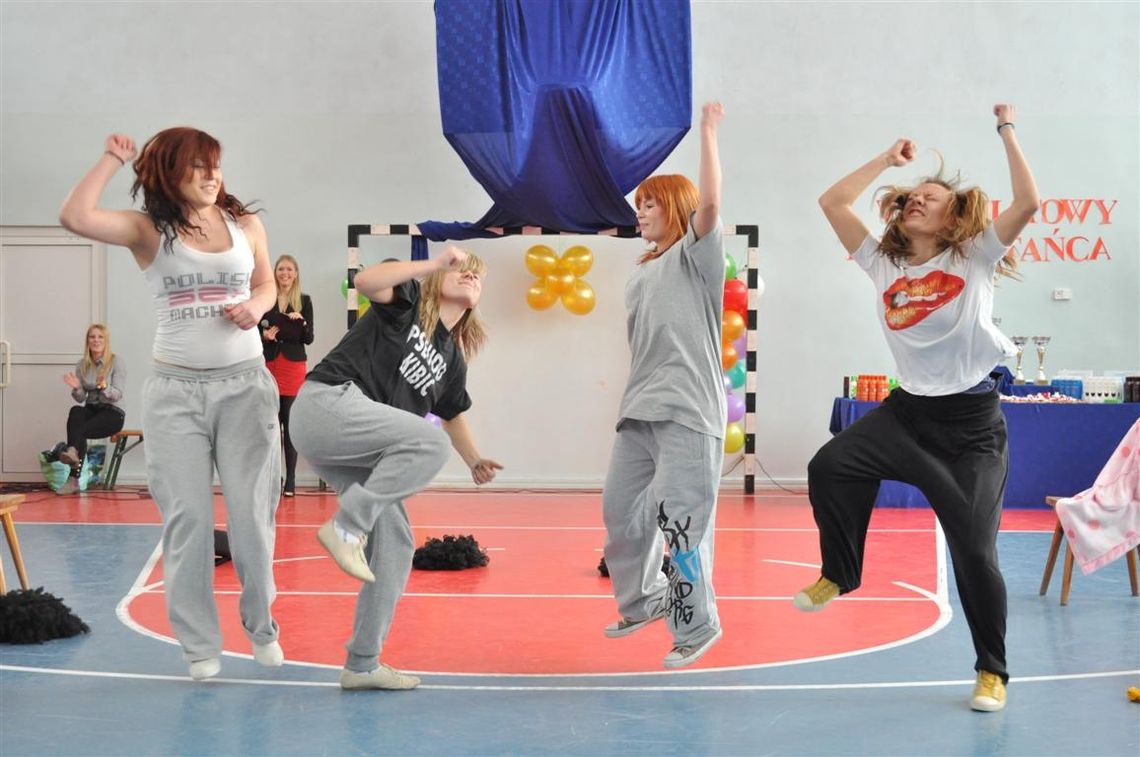 Młodzież rozgrzała parkiet do czerwoności