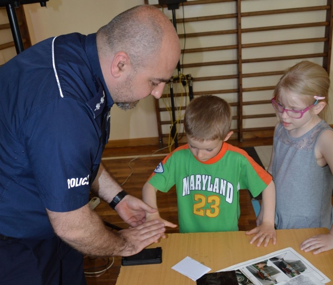 Mundurowi gościli w "dwójce". Było o pracy i bezpieczeństwie Mundurowi gościli w "dwójce". Było o pracy i bezpieczeństwie