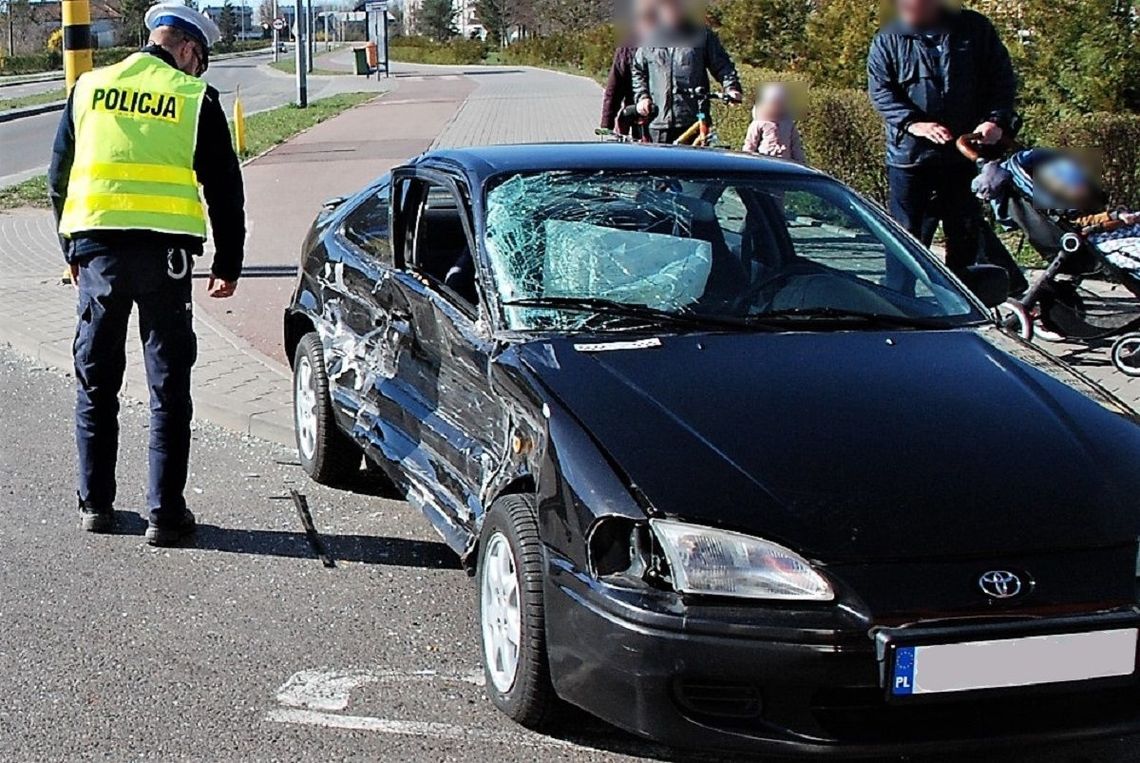 Mundurowi pracowali na miejscu wczorajszego wypadku przy Alei Kociewskiej
