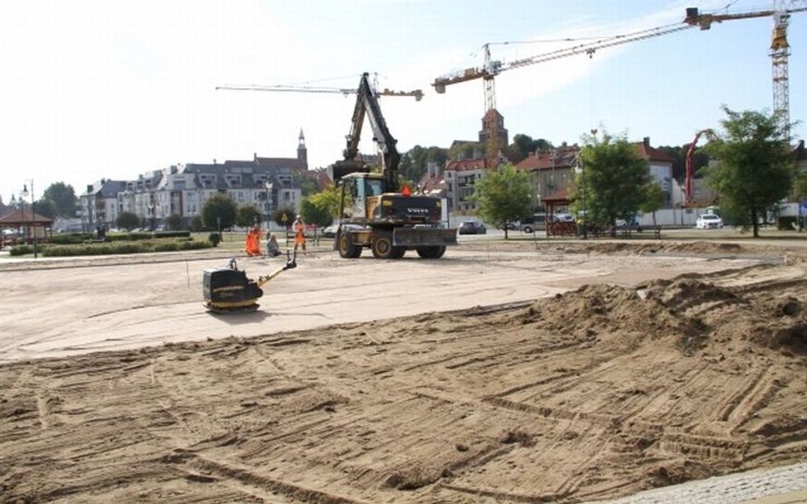 Na bulwarze powstaje średniowieczny zamek