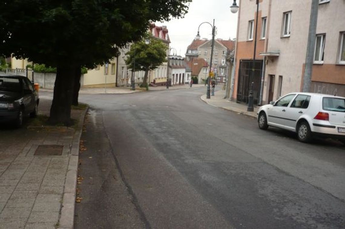 Na całej ul. Chopina w Tczewie nie ma przejścia dla pieszych. Przeoczenie, czyli droga bez „pasów" Na całej ul. Chopina w Tczewie nie ma przejścia dla pieszych. Przeoczenie, czyli droga bez „pasów"