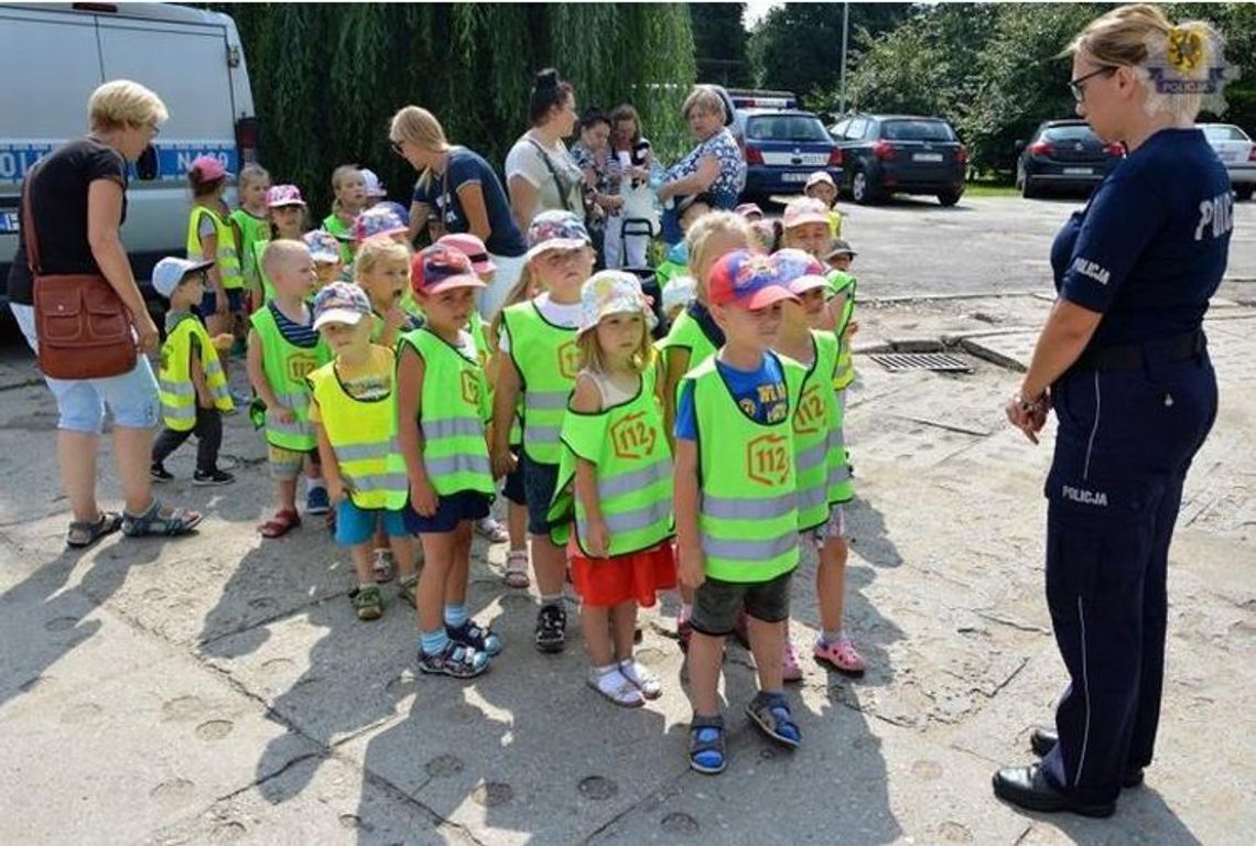 Na pamiątkę dostały... odciski własnych palców. Przedszkolaki z "Jarzębinki" odwiedziły tczewską komendę Na pamiątkę dostały... odciski własnych palców. Przedszkolaki z "Jarzębinki" odwiedziły tczewską komendę