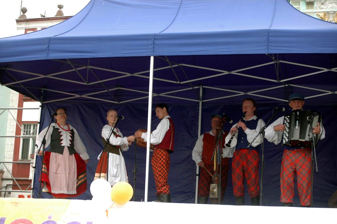 Na pl. Hallera odbył się Dzień Godności Osoby Niepełnosprawnej 