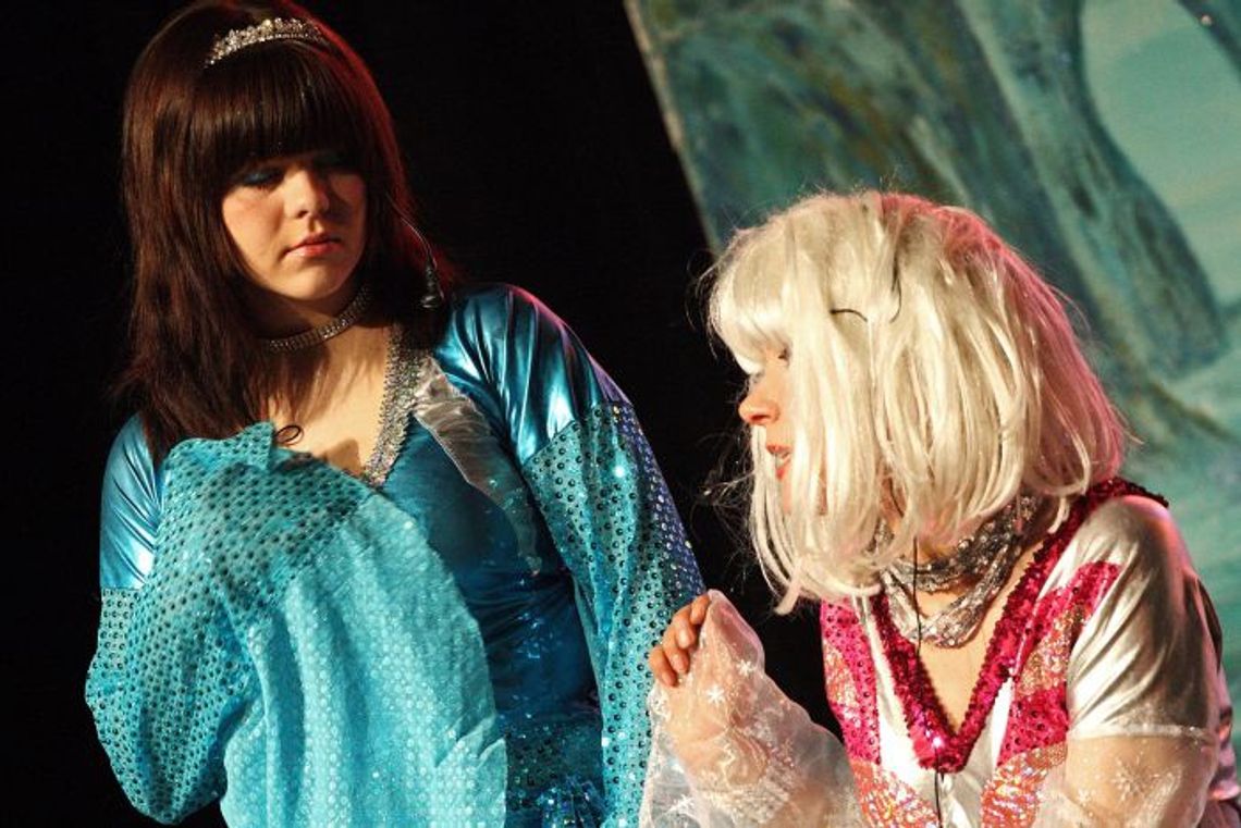 Na scenie sztuka, pod sceną... pustki Na scenie sztuka, pod sceną... pustki