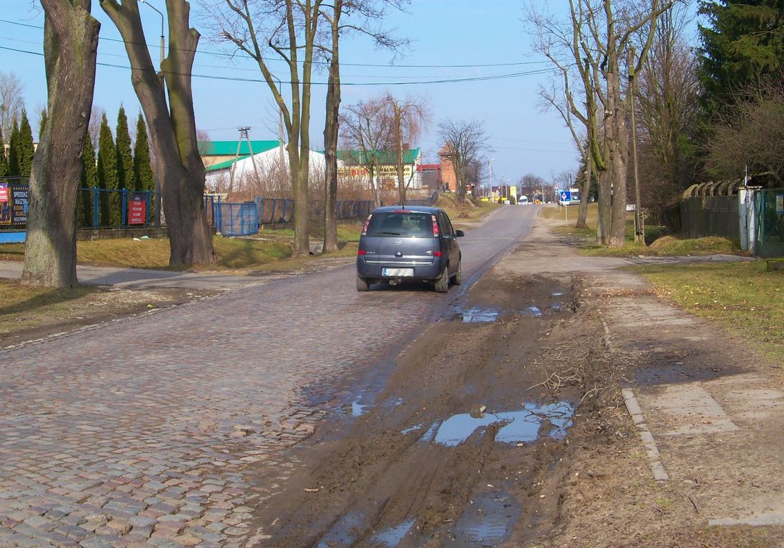Na sesji Rady Powiatu pokłócili się o... bruk