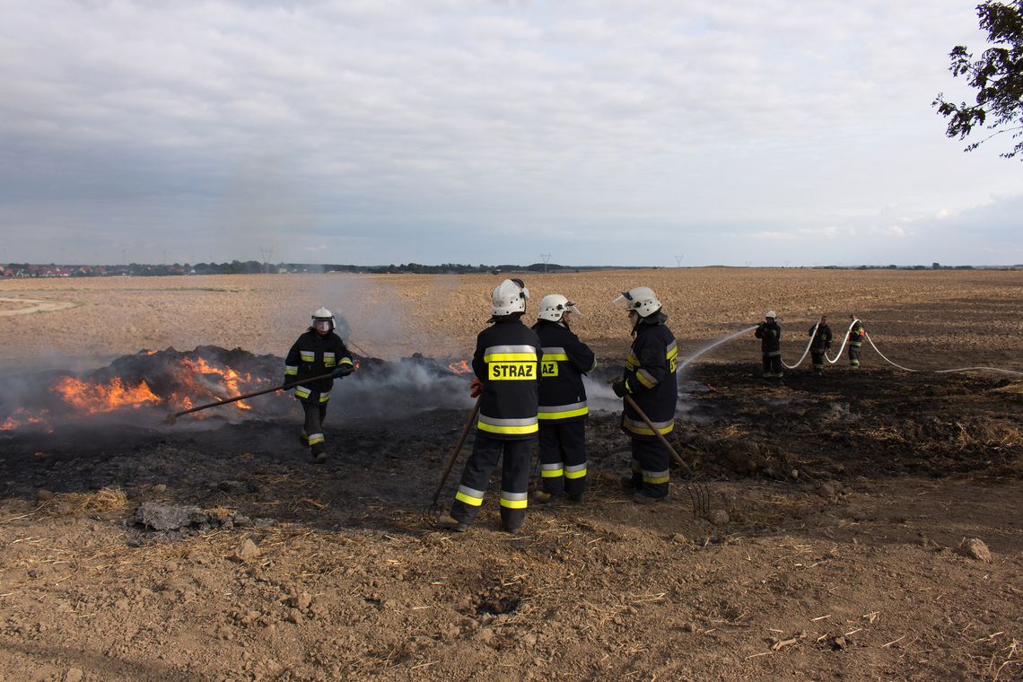 Na sygnale: pożar słomy i gaz na klatce schodowej