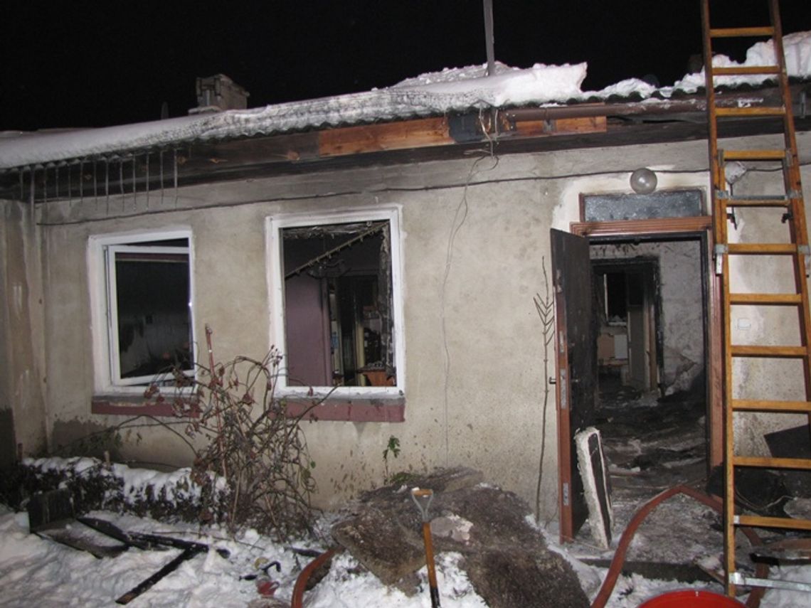 Na tczewskich Suchostrzygach spaliło się mieszkanie. Lokator wyskoczył przez okno Na tczewskich Suchostrzygach spaliło się mieszkanie. Lokator wyskoczył przez okno