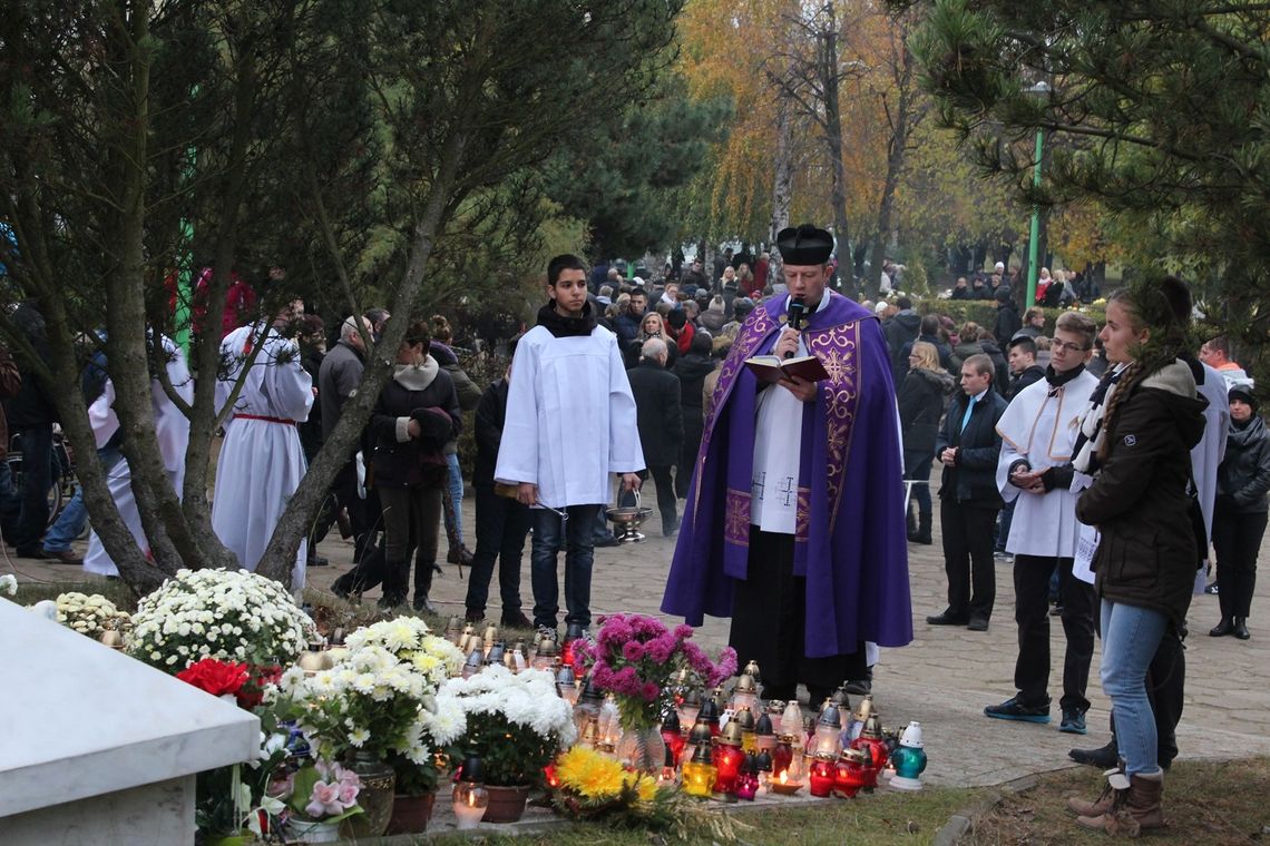 Na zawsze w naszej pamięci. Tczewianie odwiedzili groby bliskich zmarłych (ZDJĘCIA)