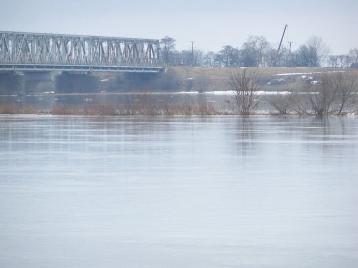 Nadal stan alarmowy na Wiśle w Tczewie, ale wody ubywa Nadal stan alarmowy na Wiśle w Tczewie, ale wody ubywa