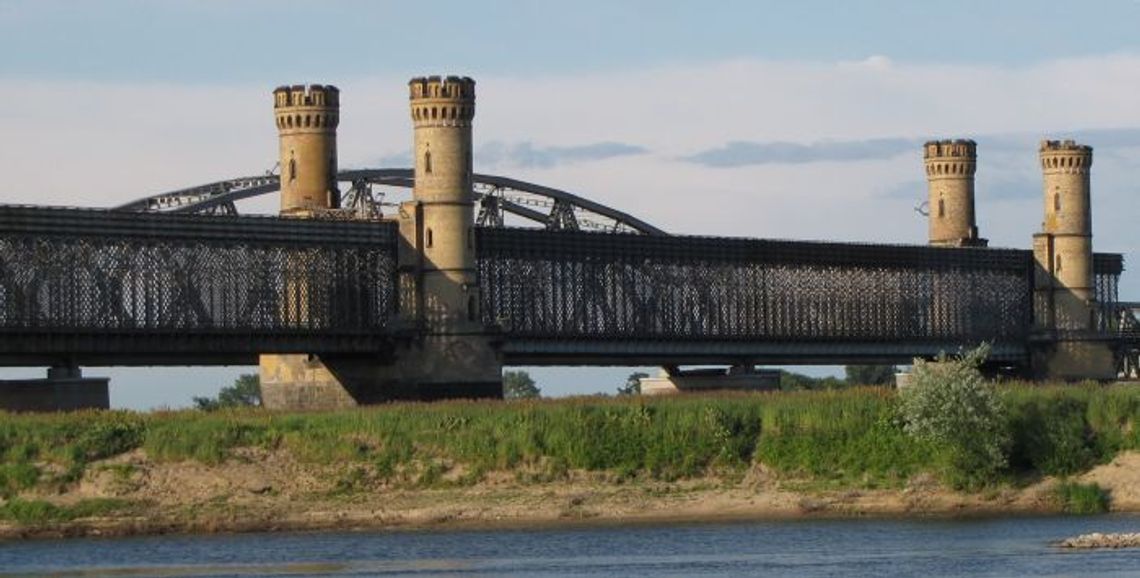 Nadzieja w przejęciu przez państwo. Radni województwa apelują do rządu o uratowanie Mostu Tczewskiego Nadzieja w przejęciu przez państwo. Radni województwa apelują do rządu o uratowanie Mostu Tczewskiego
