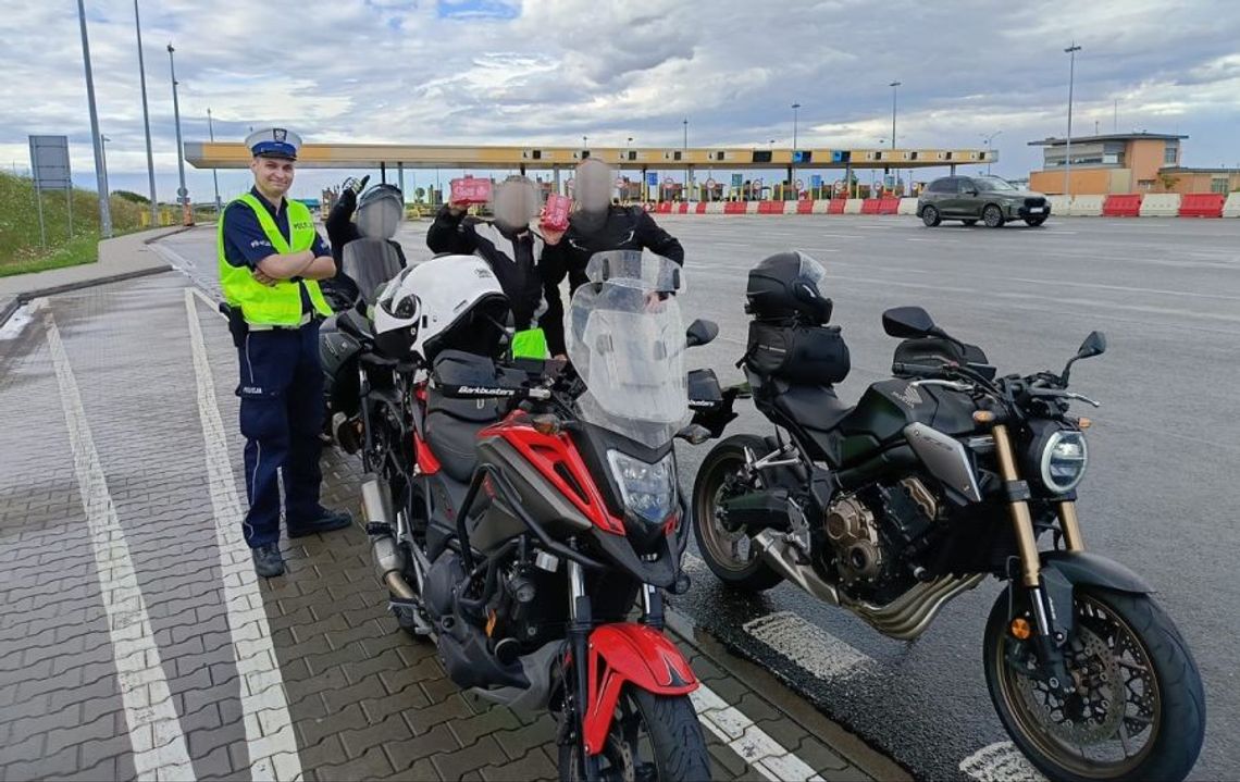 NAGRODY ZA BEZPIECZNĄ JAZDĘ. Kierowcy szanujący przepisy ruchu drogowego otrzymali APTECZKI