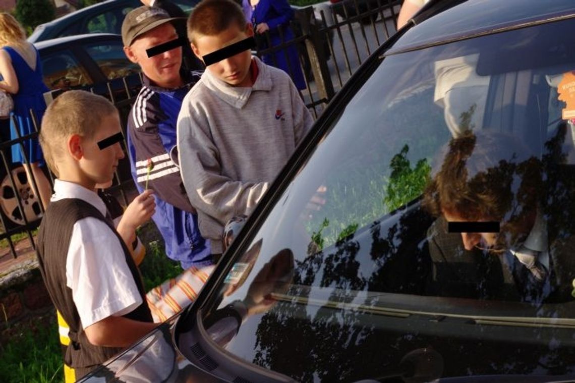 Natarczywi amatorzy „weselnych bram” Natarczywi amatorzy „weselnych bram”