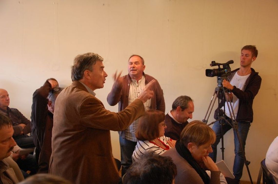 Nerwy na konferencji w sprawie działalności Webera Nerwy na konferencji w sprawie działalności Webera