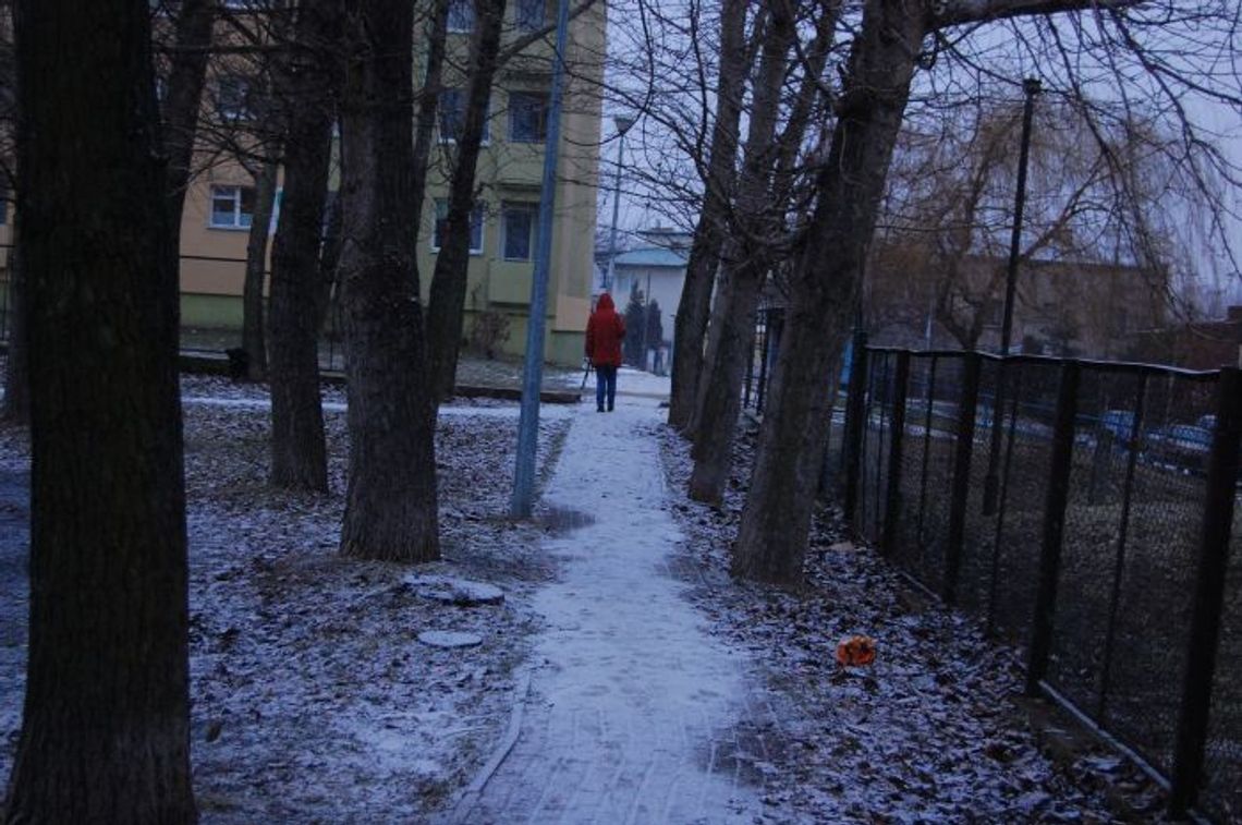 Niebezpieczna ścieżka dla pieszych 