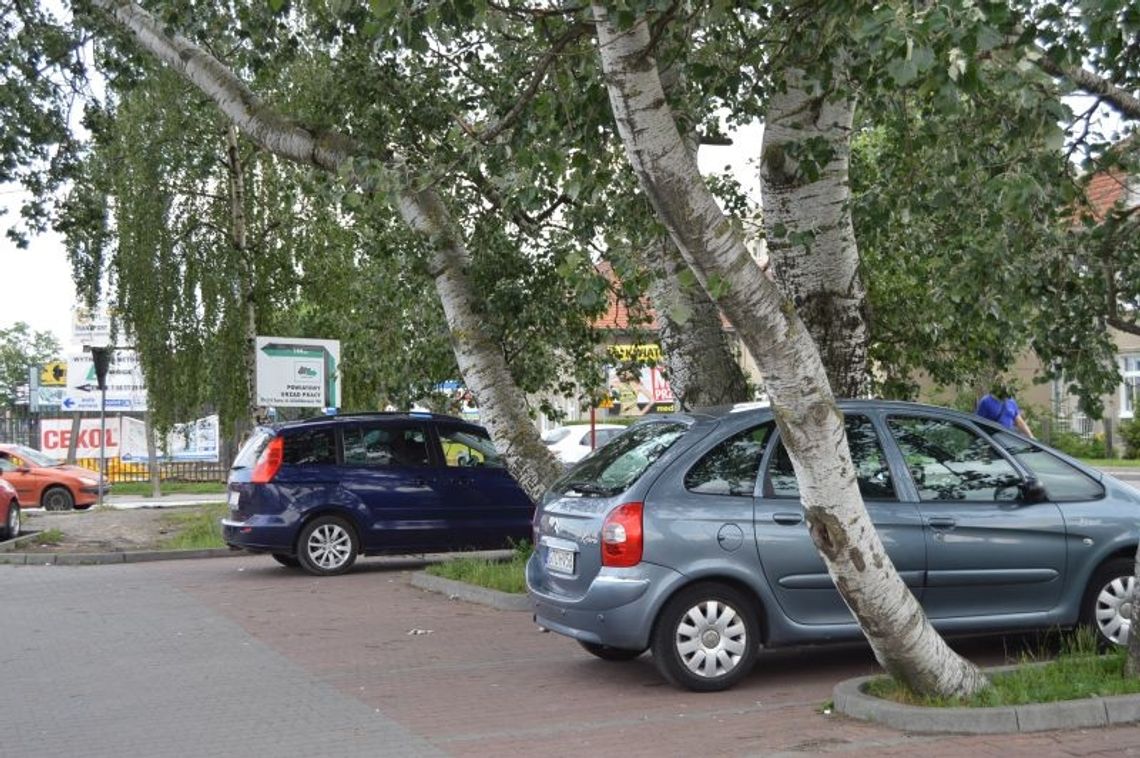 Niebezpieczny parking przy tczewskim dyskoncie. Klienci pełni obaw