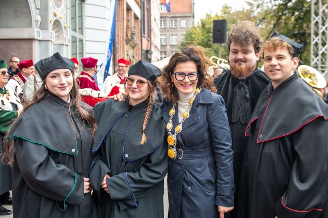 Niech żyje nauka! Gdańskie uczelnie otworzyły rok akademicki kolorową Paradą Uczelni