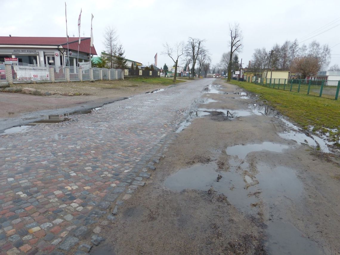 Niepełnosprawni czy remonty dróg? Ważą się losy ul. 30 Stycznia Niepełnosprawni czy remonty dróg? Ważą się losy ul. 30 Stycznia