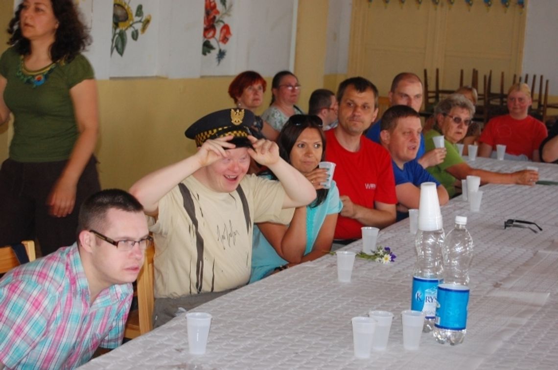 Niepełnosprawni z wizytą w ogrodach działkowych