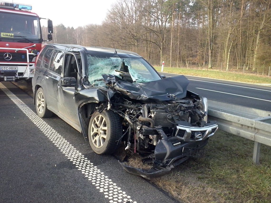 Nissan wjechał w tył ciężarówki na A1. Jedna osoba poszkodowana