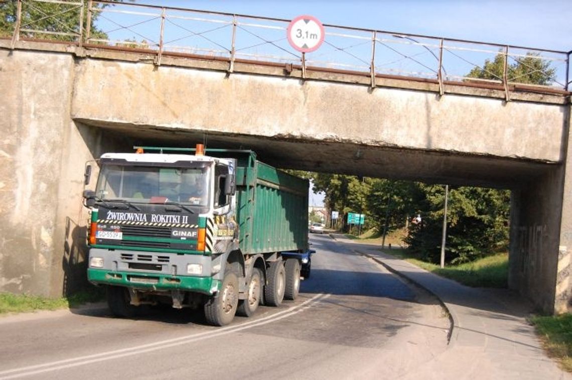 Nową drogą do Bursztynowej. Dopiero za dwa lata do autostrady A-1 ma być bezpieczny dojazd