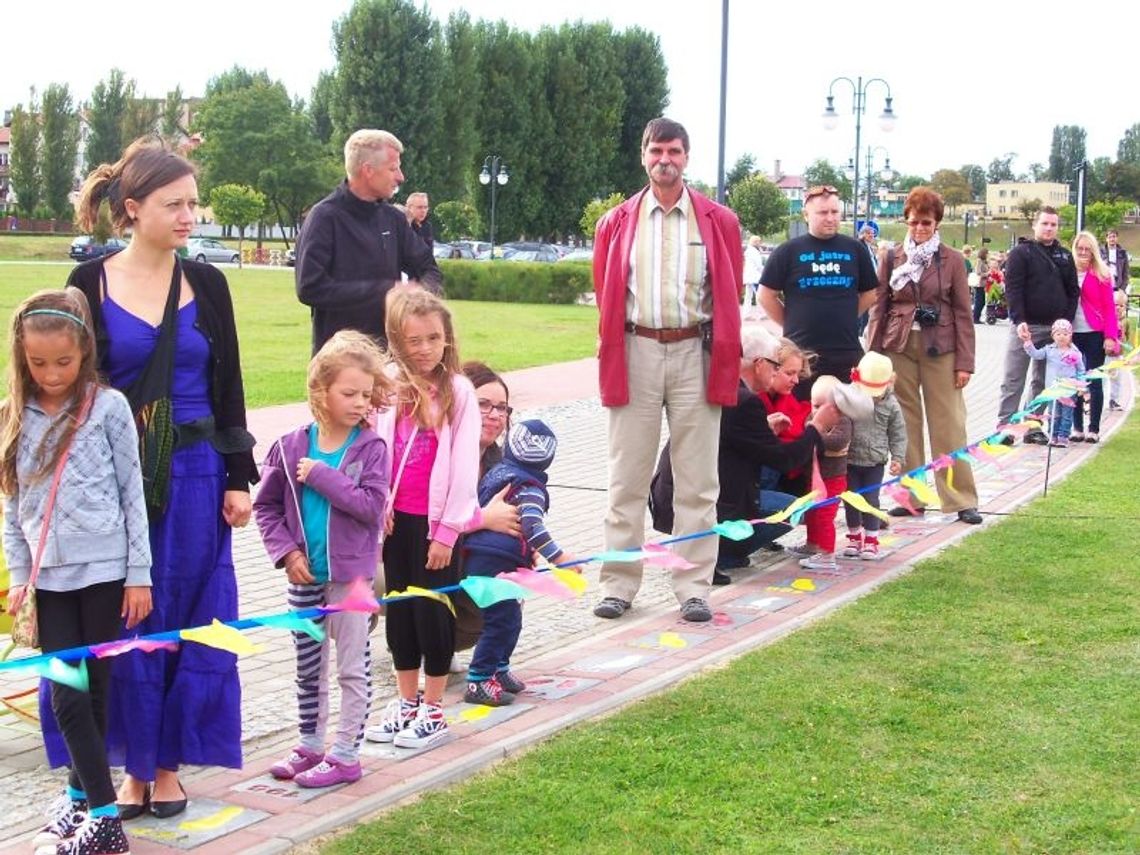 Nowe 200 odcisków stóp na bulwarowej alei Nowe 200 odcisków stóp na bulwarowej alei