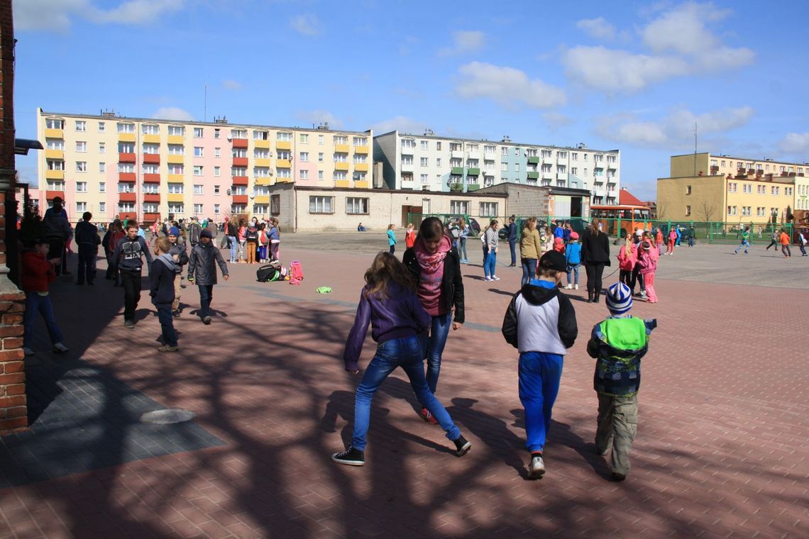 Nowe boisko, plac zabaw i parking. Podstawówka wypięknieje Nowe boisko, plac zabaw i parking. Podstawówka wypięknieje