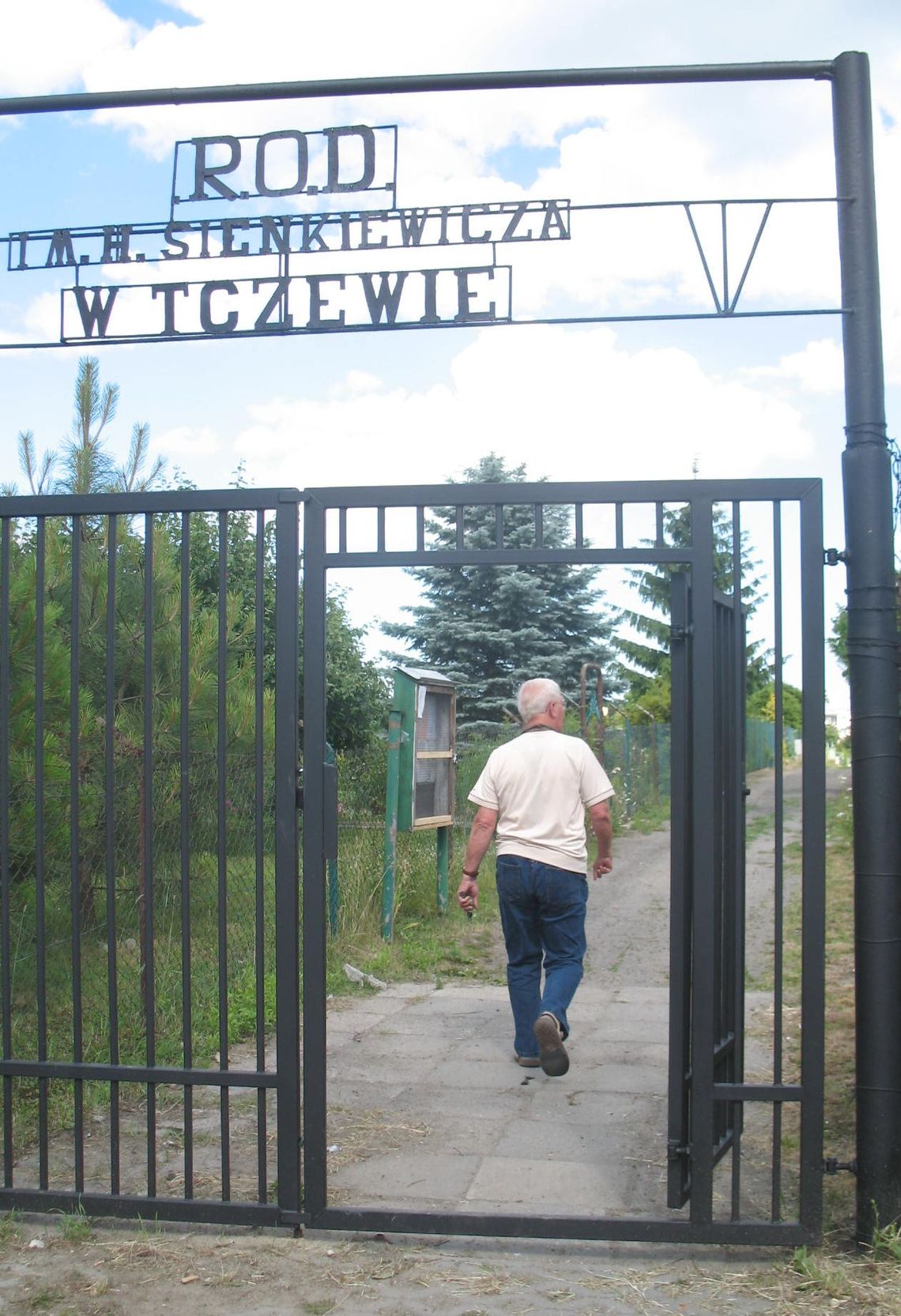 Nowe bramy utrudniają wejście niepełnosprawnym? Nowe bramy utrudniają wejście niepełnosprawnym?