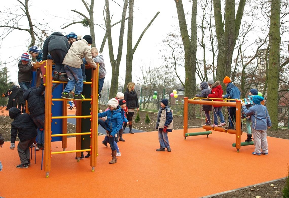 Nowoczesny plac zabaw już służy uczniom Szkoły Sportowej