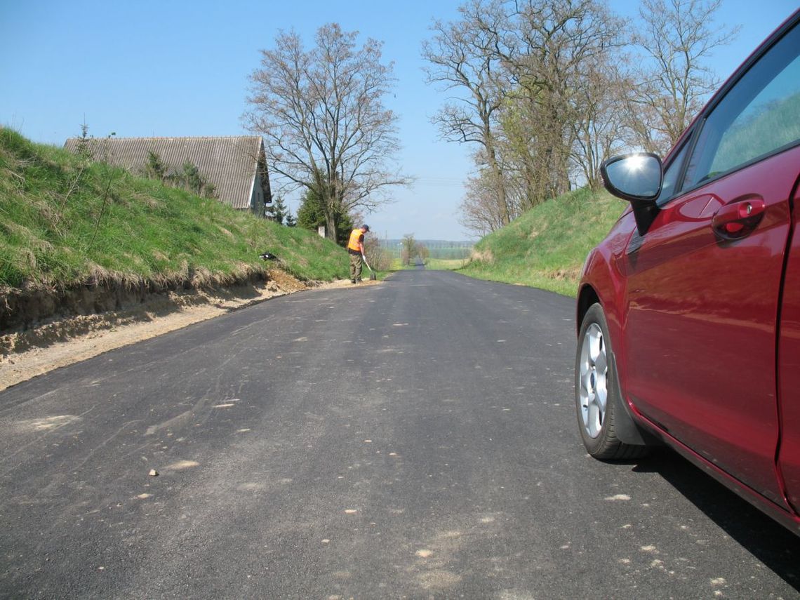 Nowy asfalt ułatwi dojazd. Trwają prace w gminie Morzeszczyn Nowy asfalt ułatwi dojazd. Trwają prace w gminie Morzeszczyn