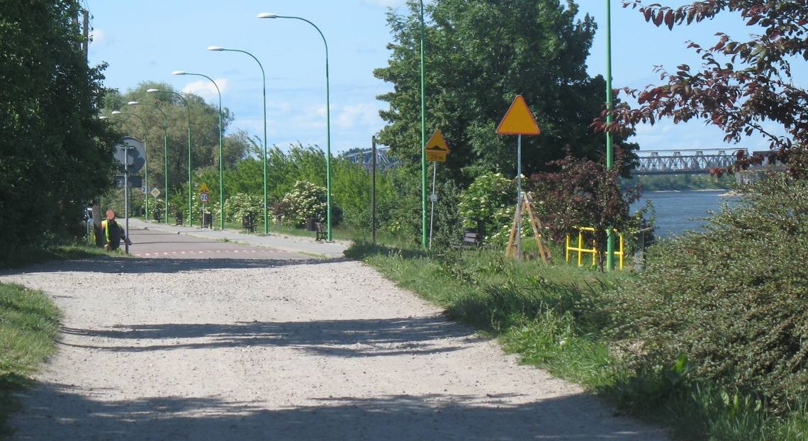 Nowy znak na ul. Ceglarskiej. Chyba coś tu nie gra... Nowy znak na ul. Ceglarskiej. Chyba coś tu nie gra...