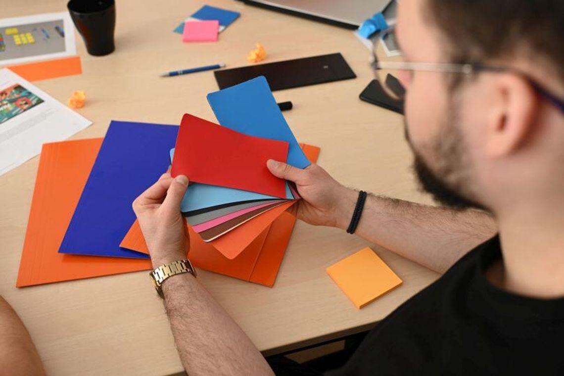 Od projektu do gotowego dmuchańca – etapy produkcji i materiały używane w branży