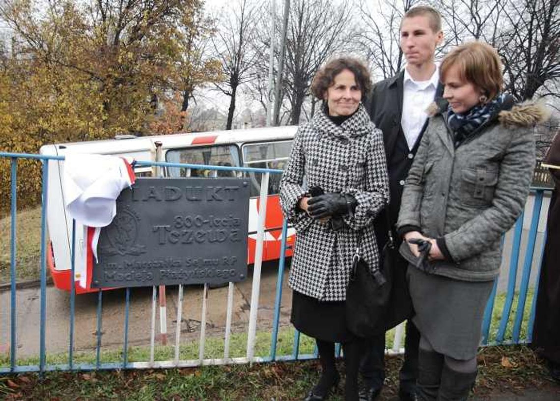 Odsłonięto tablicę na wiadukcie 800-lecia Tczewa im. Macieja Płażyńskiego Odsłonięto tablicę na wiadukcie 800-lecia Tczewa im. Macieja Płażyńskiego