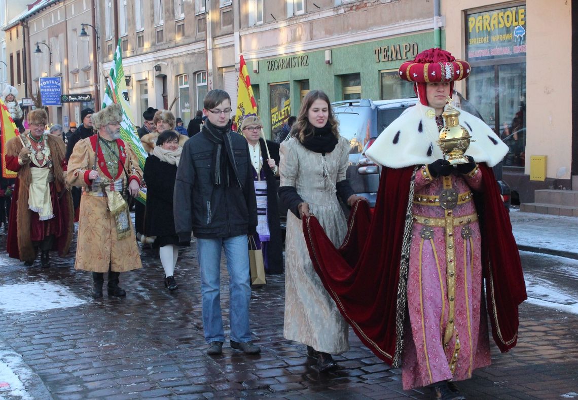 Orszak Trzech Króli przemaszerował ulicami Tczewa (ZDJĘCIA)