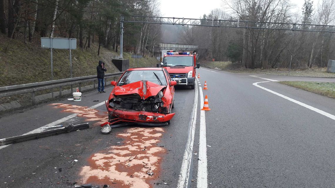 Osobówka wjechała w tył ciężarówki. "Wahadło" na DK 91 Osobówka wjechała w tył ciężarówki. "Wahadło" na DK 91