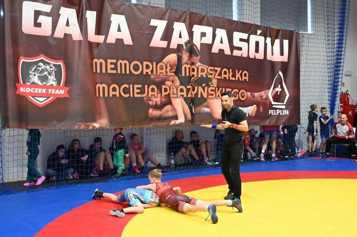 Ostra rywalizacja sportowa i 13 medali na TURNIEJU ZAPASÓW dla dzieci i młodzieży w Pelplinie.  IX Gala Zapasów - Memoriał Marszałka Macieja Płażyńskiego. Grand Prix Kociewia