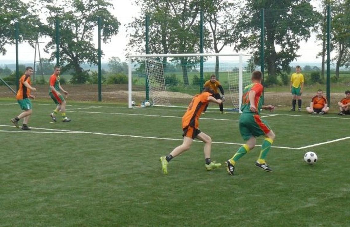 Otwarcie boiska sportowego w Małej Słońcy - jedyny taki prezent… Otwarcie boiska sportowego w Małej Słońcy - jedyny taki prezent…