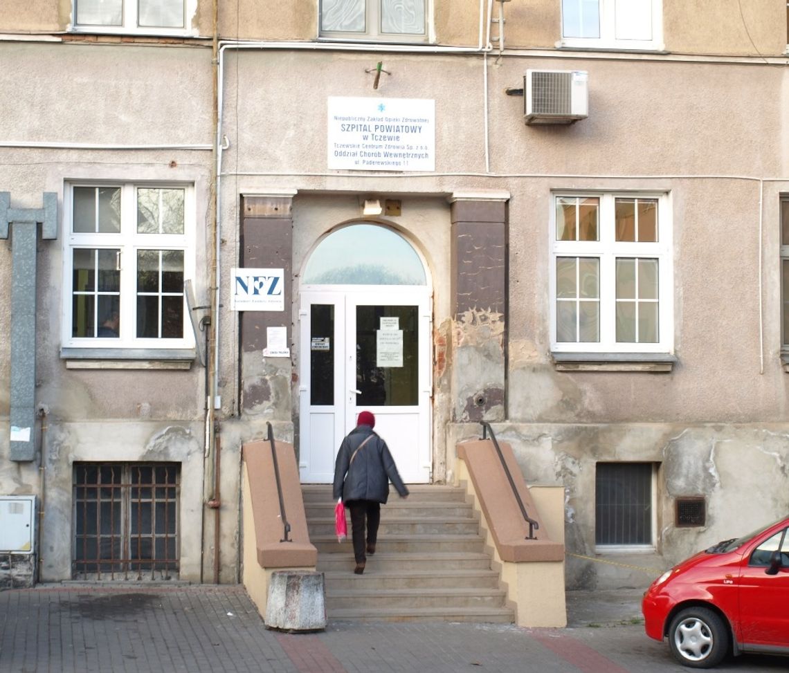 Pacjent w piżamie wyszedł w nocy ze szpitala. Rodzina w szoku