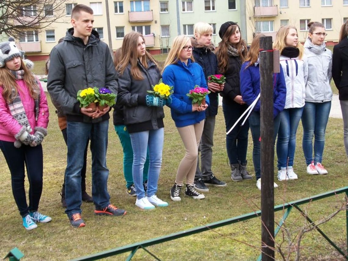 Pamięć o ofiarach katastrofy smoleńskiej Pamięć o ofiarach katastrofy smoleńskiej
