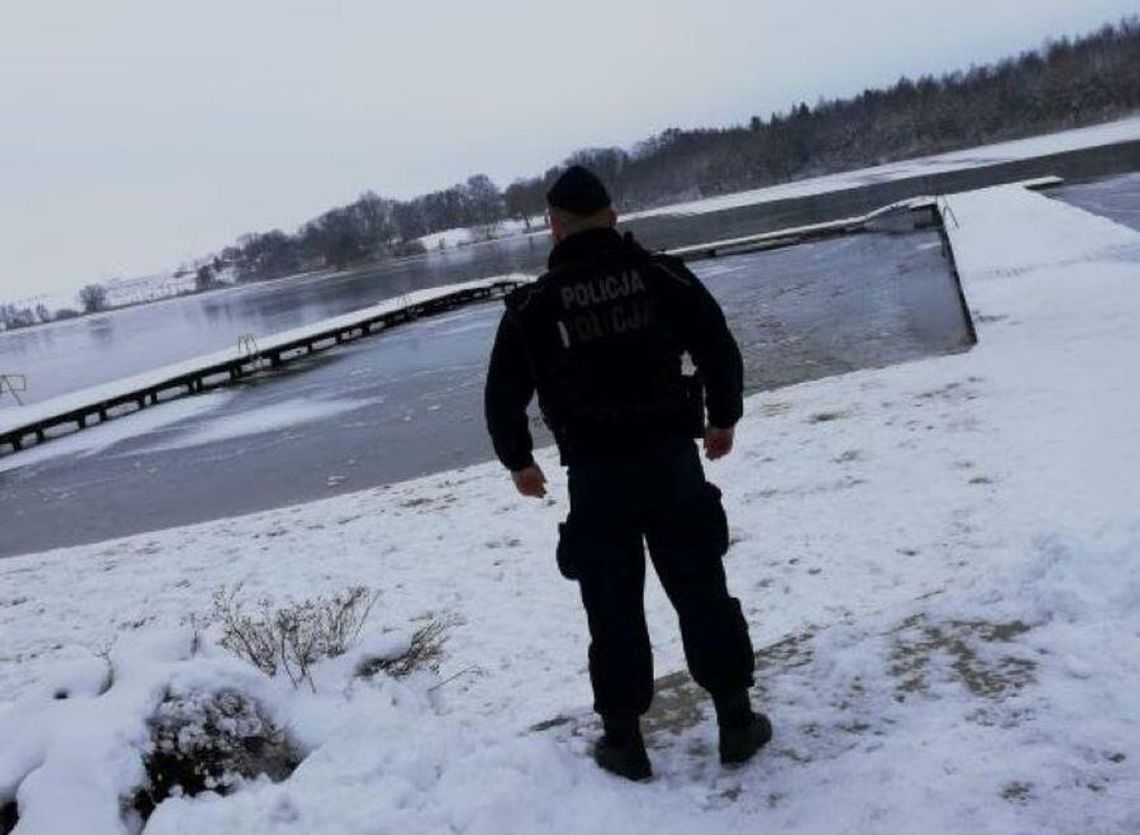 Panują mrozy, ale tafle lodu na rzekach i jeziorach mogą być cienkie. NIE RYZYKUJ! Panują mrozy, ale tafle lodu na rzekach i jeziorach mogą być cienkie. NIE RYZYKUJ!
