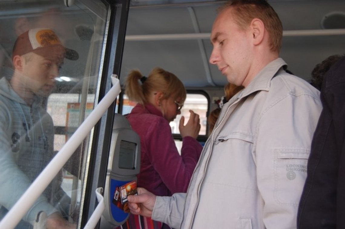 Pasażerowie komunikacji miejskiej skarżą się na kontrolerów Pasażerowie komunikacji miejskiej skarżą się na kontrolerów
