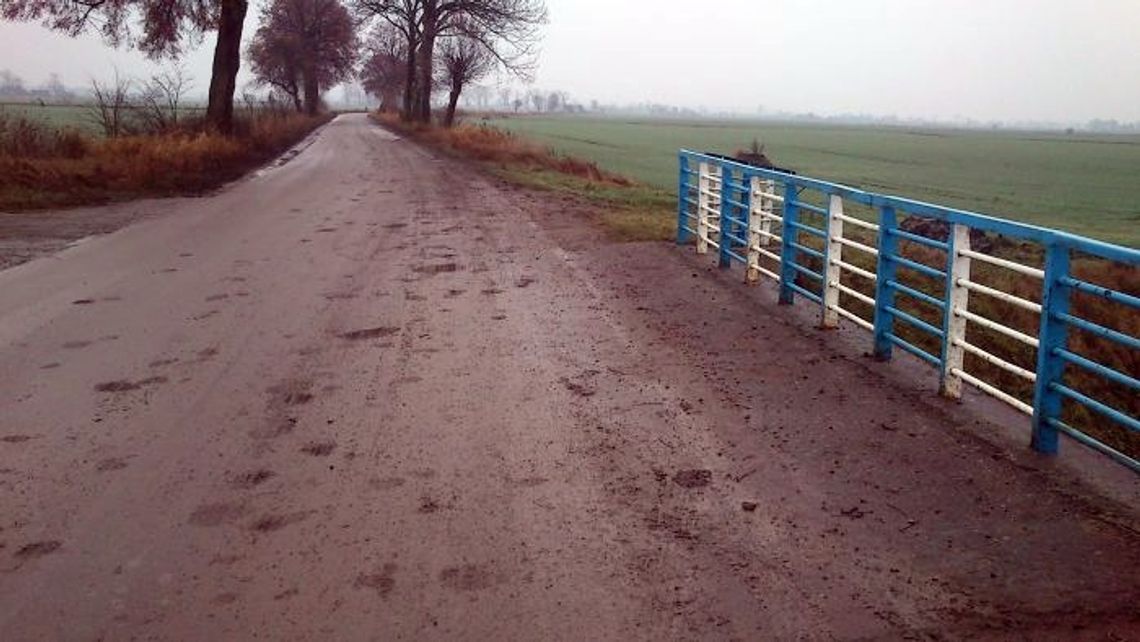 Patrole policji podczas wywozu buraków z pól