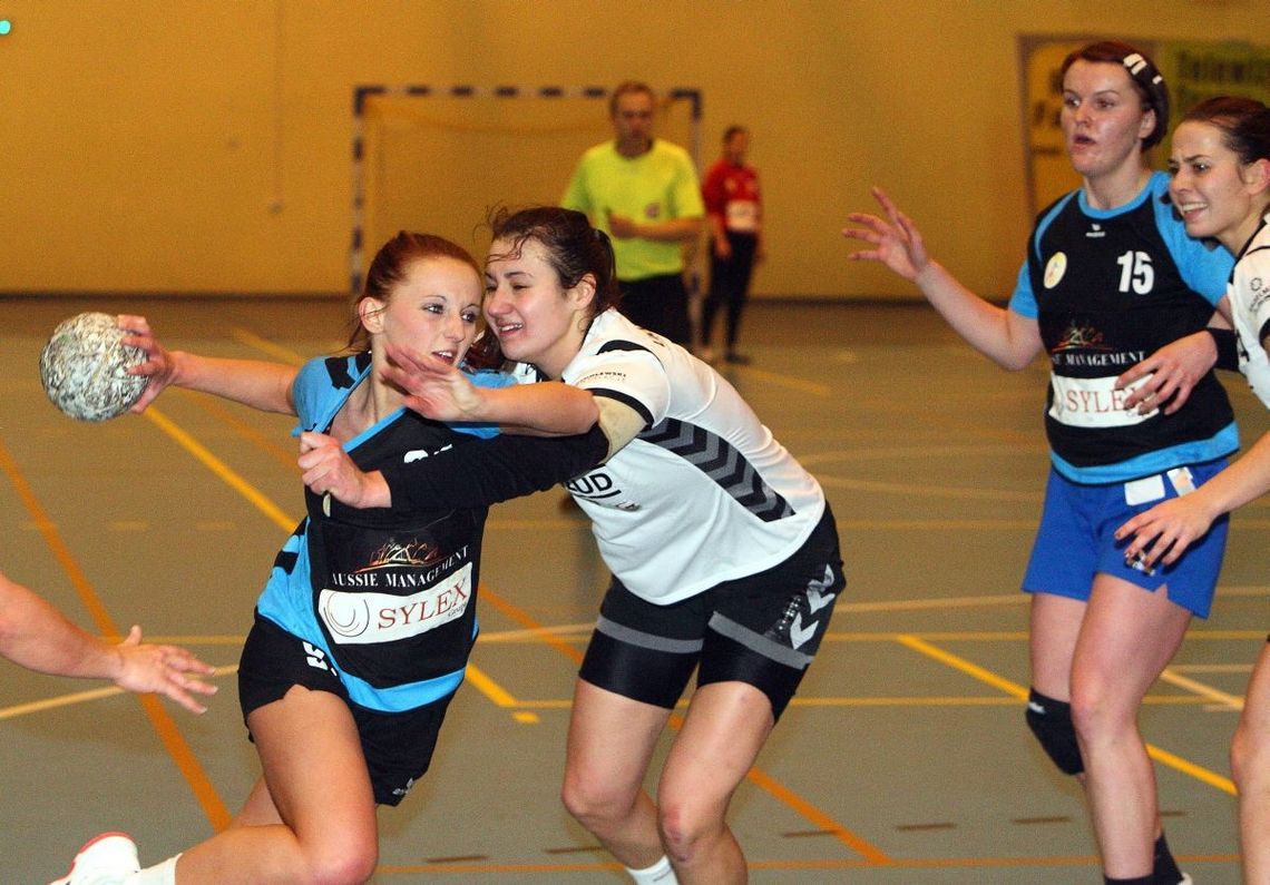 PCM lepszy na szczycie - superliga dla samborzanek dalej