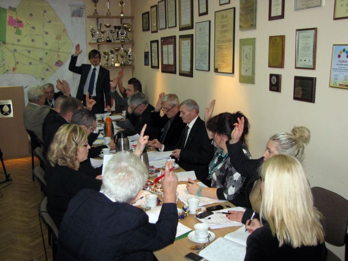 Pelplińscy radni przyjęli budżet na 2012 r. - ponad 3 mln zł deficytu Pelplińscy radni przyjęli budżet na 2012 r. - ponad 3 mln zł deficytu